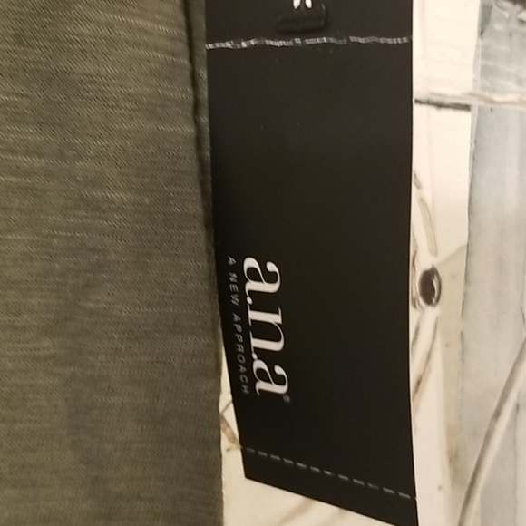 NWT a.n.a Oregano High Low Embellished Shoulder T - Picture 7 of 10